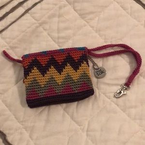 small bag with 2 zipped pockets and a latch